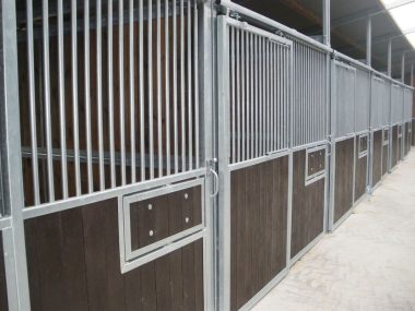 Stahlboxen für Pferde